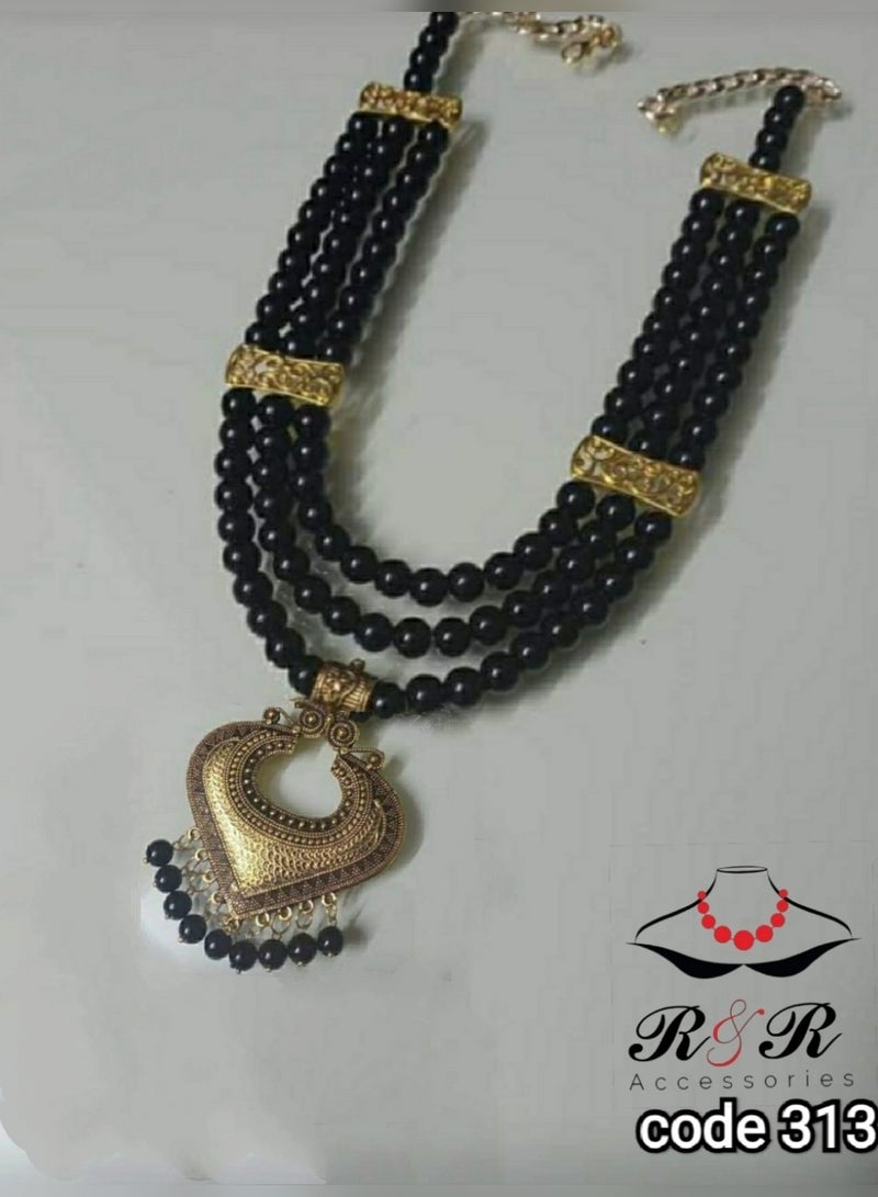 R&R Women's multi-role necklace of black Mallorca pearls with a golden heart pendant made of nickel 