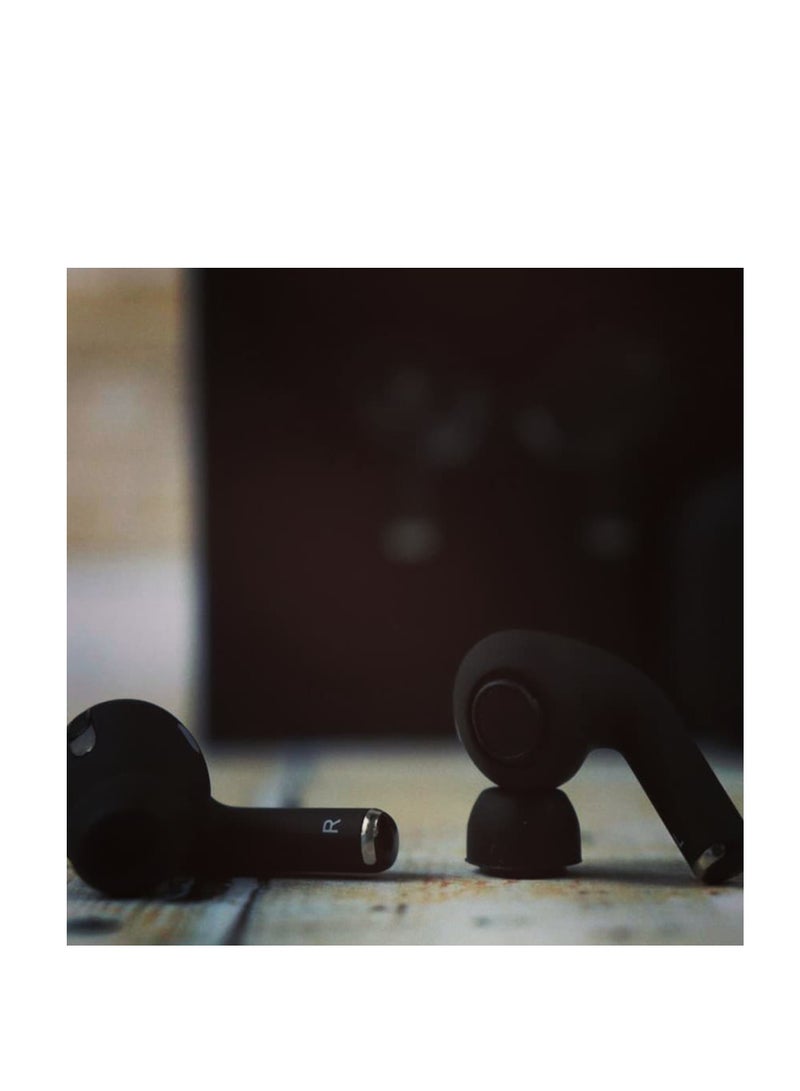 سماعات أذن لاسلكية بجودة عالية مع علبة شحن MagSafe – صوت واضح وتصميم مريح – لون اسود - Image 5