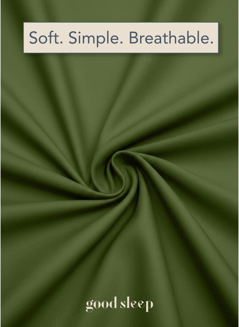 نوم جيد طقم لحاف فاخر مزدوج الألوان قابل للعكس – ماتشا وأبيض | 6 قطع بحجم كينغ (220×240 سم) | ألياف دقيقة ناعمة | صناعة دبي | يشمل غطاء لحاف بسحّاب، ملاءة مطاطية و4 أغطية وسادة - Image 3