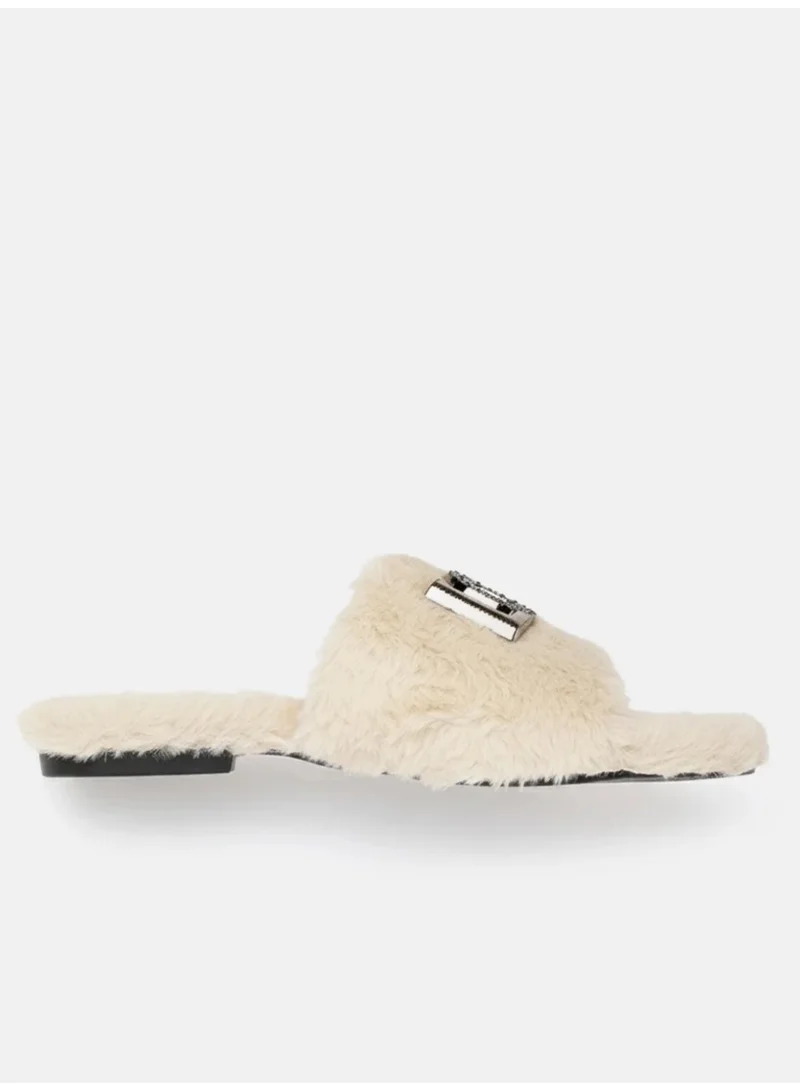 زوري وورلد شباشب منزلية ناعمة بتصميم قلب من فرو نباتي خفيف الوزن ووسادة مريحة