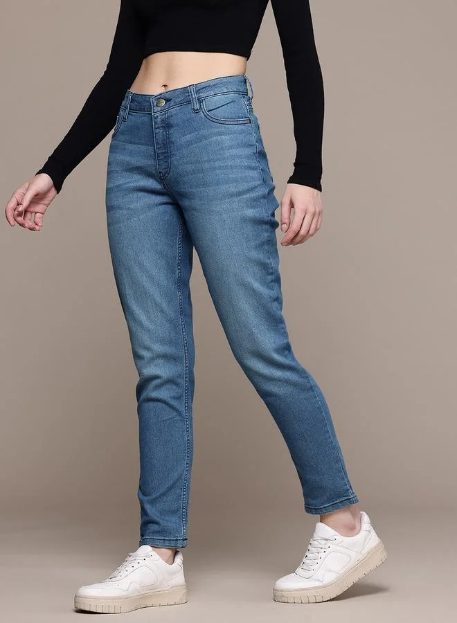 مرفوعة جينز سادة بقصة ضيقة وخصر متوسط