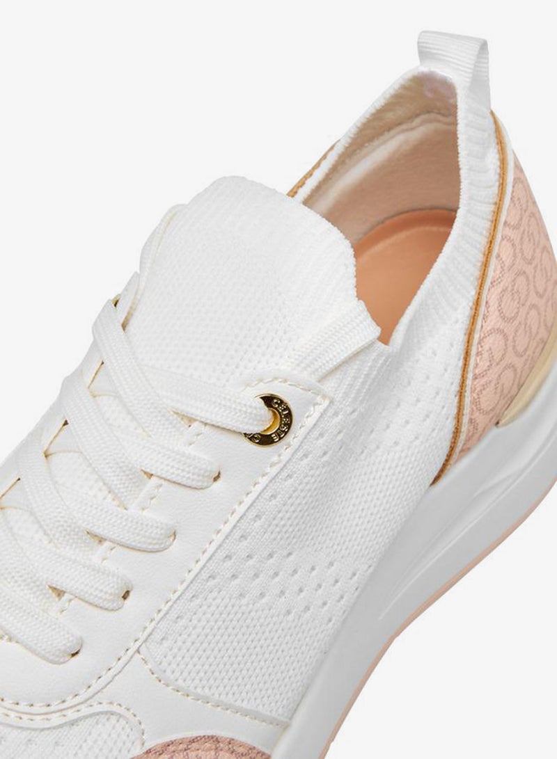 سيليست حذاء رياضي نسائي بكعب إسفين وطبعات شعار وحزام ربط - Image 4