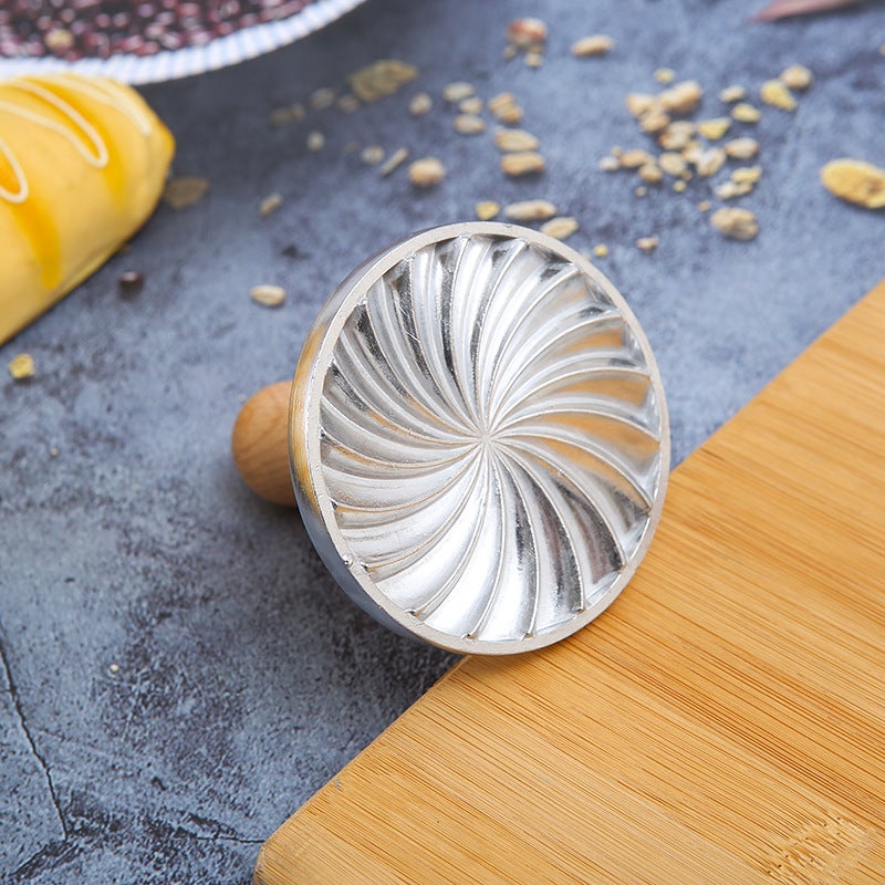 Zinc Alloy Side Flower Biscuit Mold Dim Sum Pastry Smiley Face Cake Mold Cake Cutter Baking Utensils - Image 4