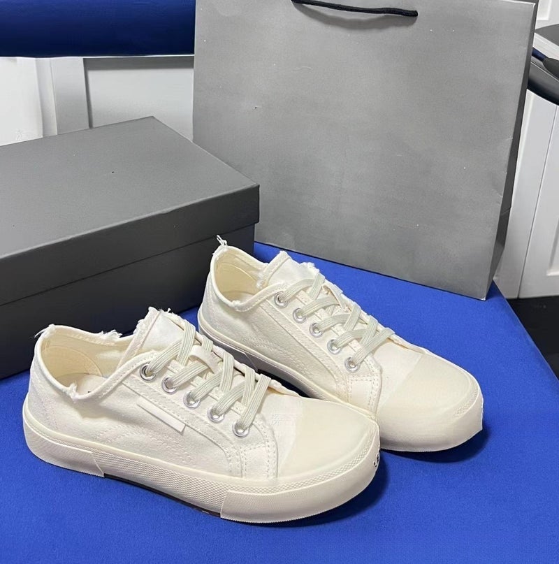 2026 New Paris Style Canvas Shoes for Men and Women - Summer Breathable Flat White Shoes, Vintage Low-Top, Slip-On, Large Sizes
