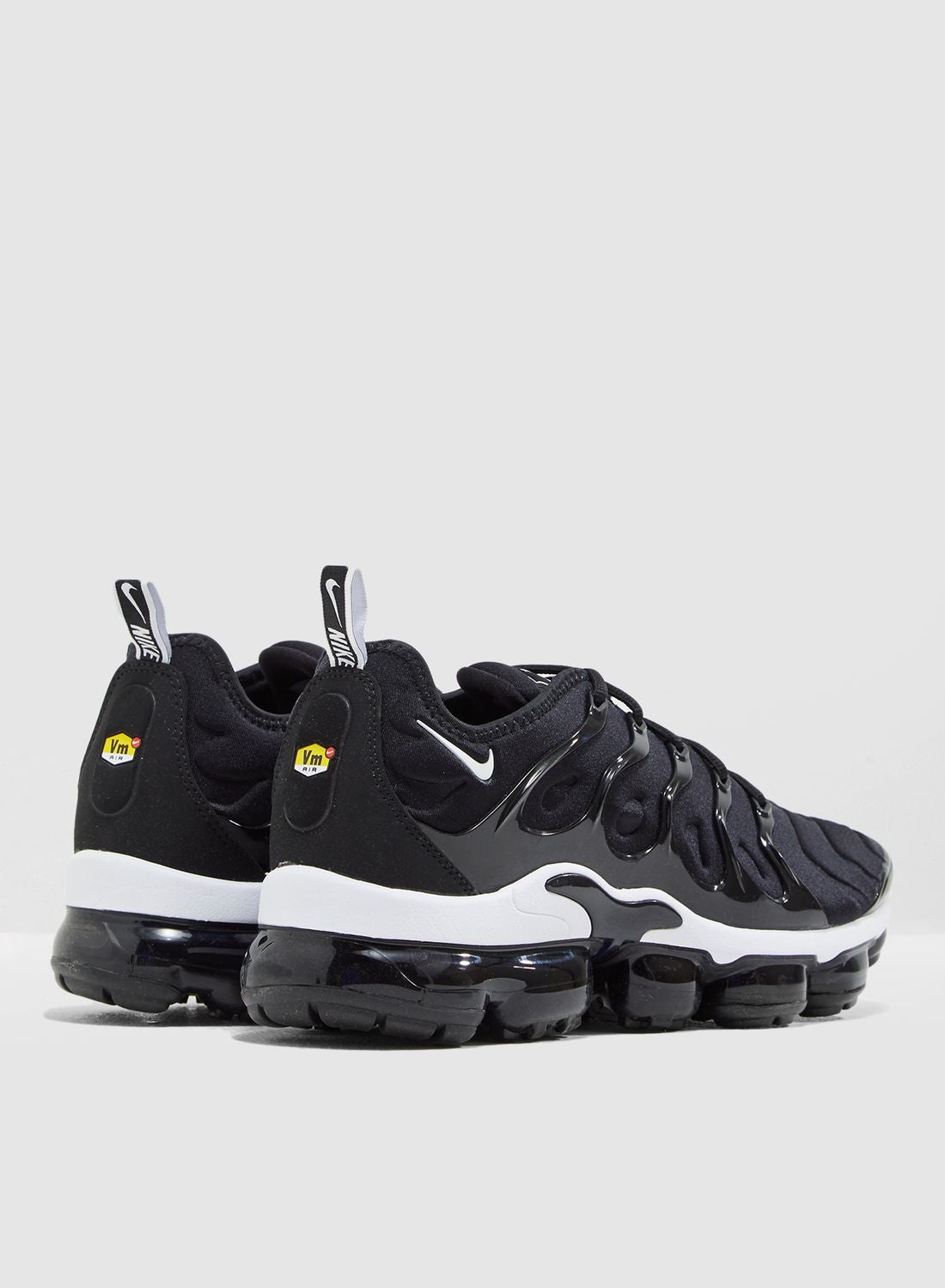 mens black and white vapormax plus