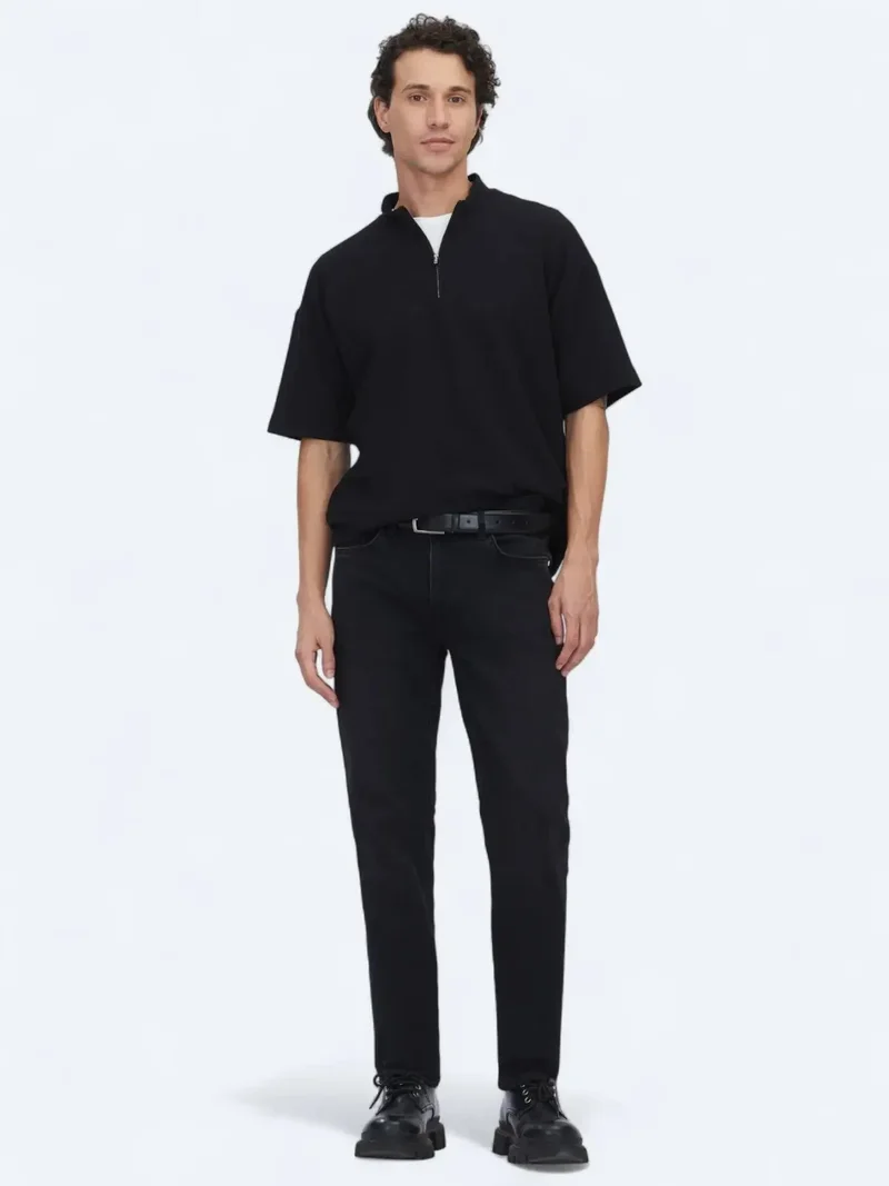 كيب بنطال جينز أسود ضيق بقصة ضيقة مصنوع من مزيج القطن