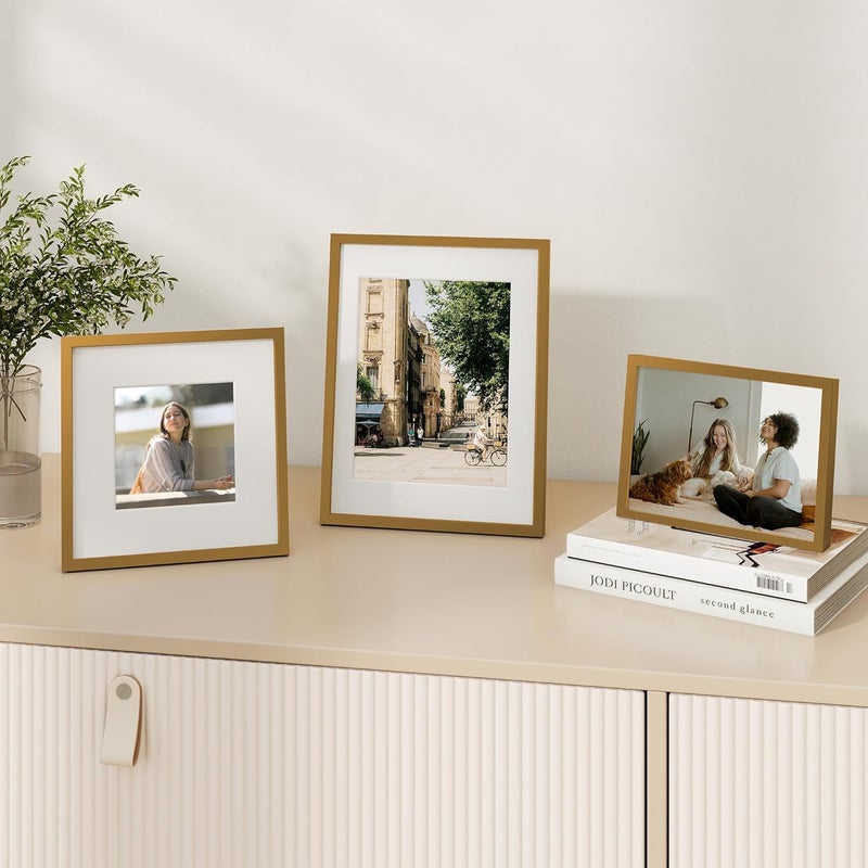 Fun Memories إطار صور معدني مقاس 8x10 بوصة من ذكريات ممتعة - إطارات صور ألومنيوم - حشوة 5x7 - مثالي للعرض على الحائط أو الطاولة - يتضمن ملحقات تعليق وخطاف حائط - برونزي - مجموعة من 1 - Image 2