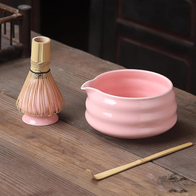 دائرة مربعة طقم شاي ماتشا مكون من 4 قطع، طقم خفاقة ماتشا ياباني تقليدي، متضمن خفاقة ماتشا، مغرفة ماتشا من الخيزران، وعاء ماتشا سيراميكي، خفاقة، حامل ماتشا، طقم أدوات ماتشا مصنوع يدويًا، وردي A - Image 3