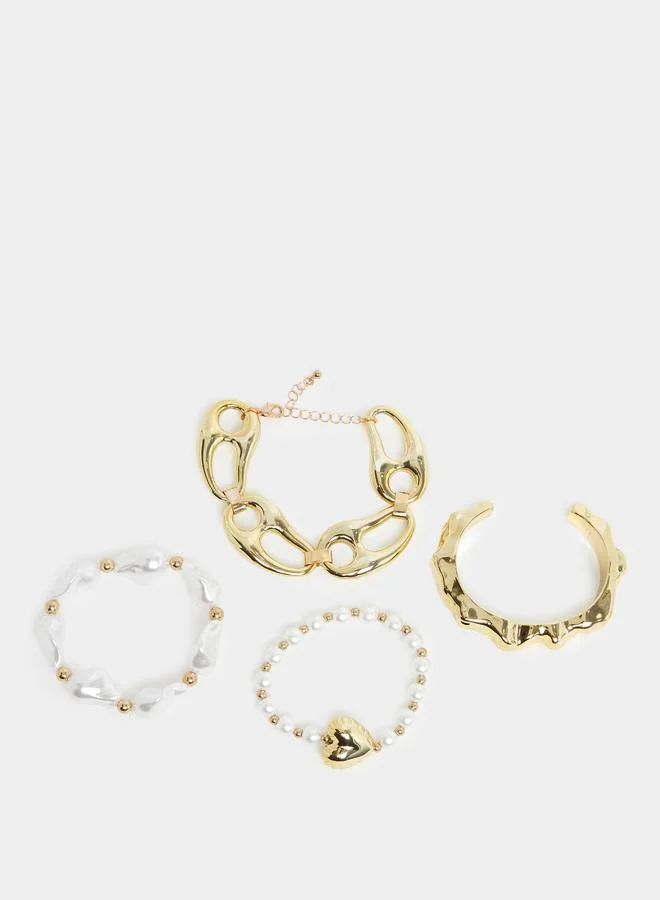 ستايلي مجموعة من 4 أساور ذهبية مزينة بالخرز