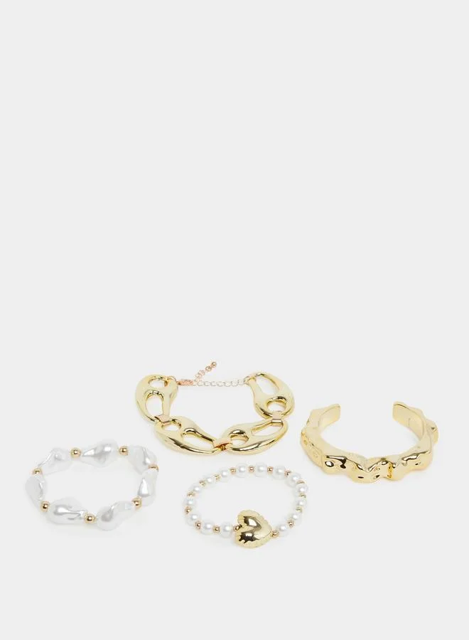 ستايلي مجموعة من 4 أساور ذهبية مزينة بالخرز