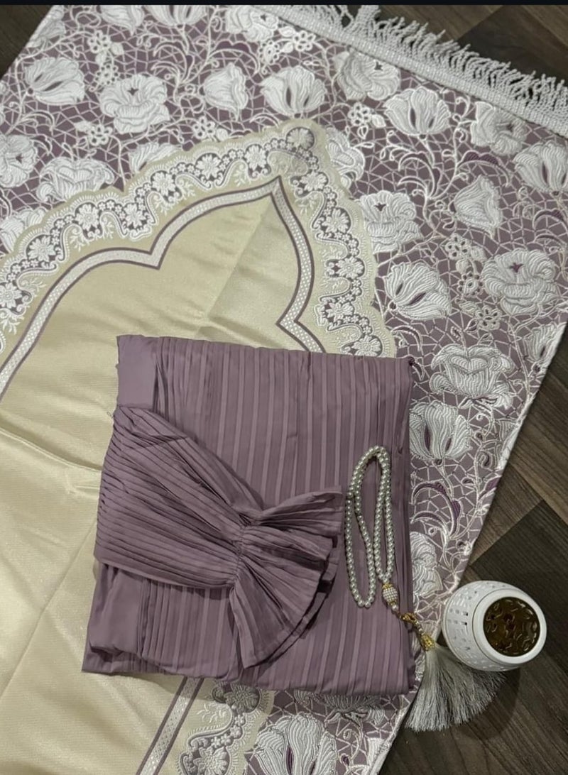 Gerenic Women's prayer rug with sheet