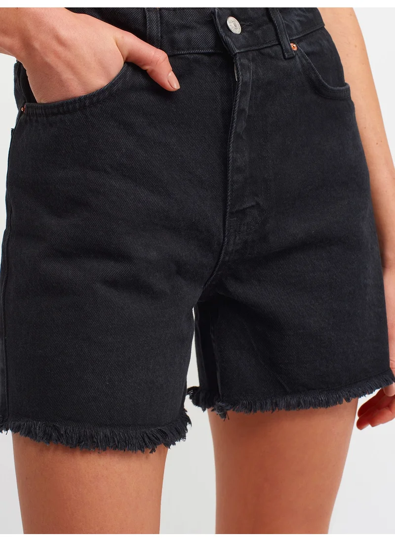 ديلفين 4393 Feather Black Shorts-Black