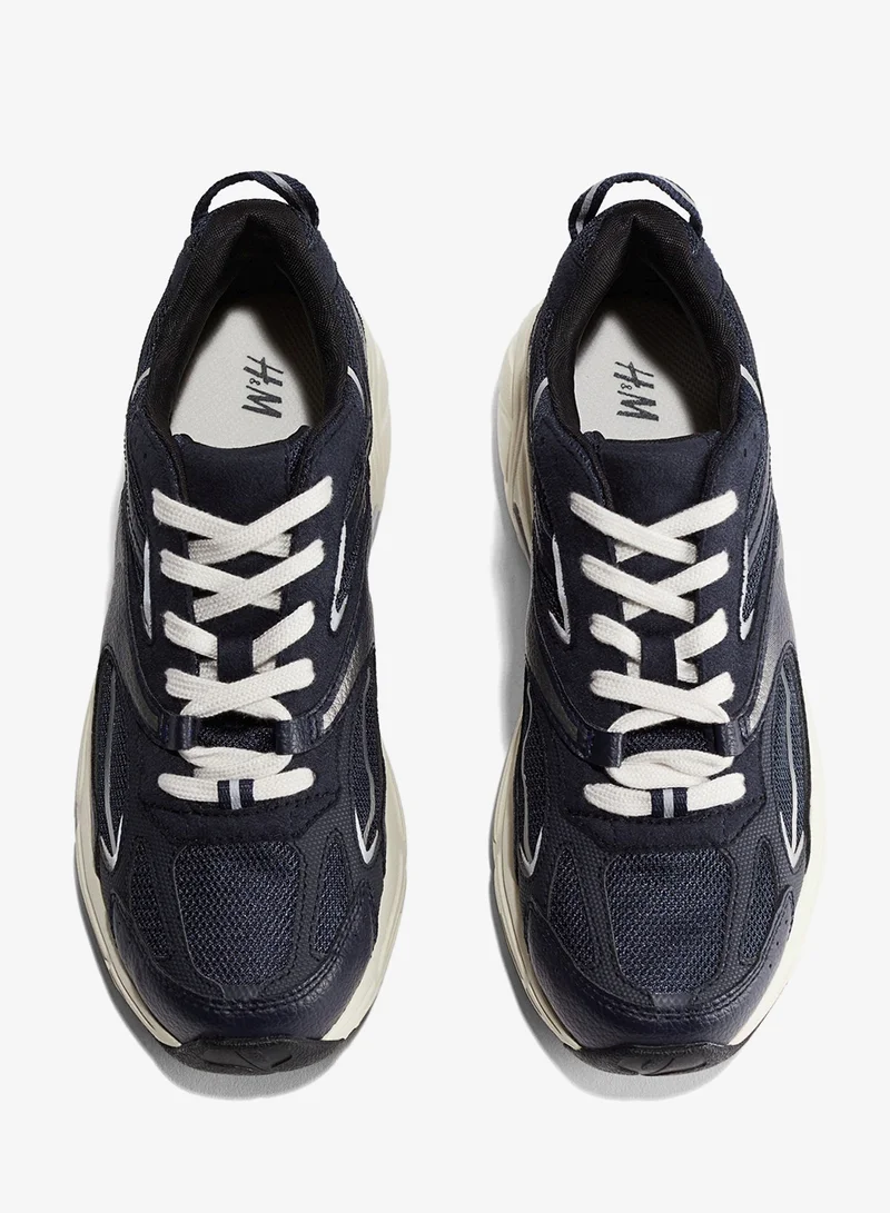 اتش اند ام أحذية رياضية سميكة