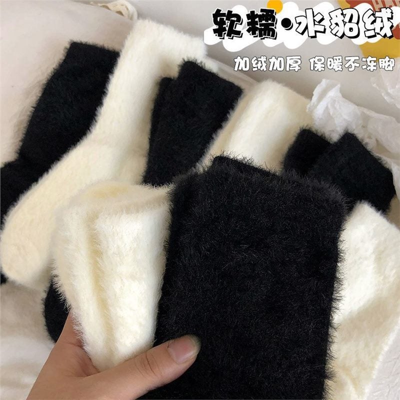 Mink Velvet Socks Women'S Mid-Calf Warm Fleece-Lined Thickeneded Furry Black And White Confinement Sleep Furry Socks - Image 2