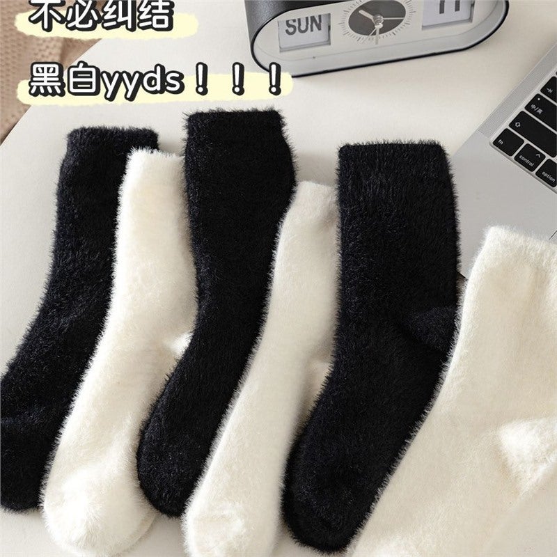 Mink Velvet Socks Women'S Mid-Calf Warm Fleece-Lined Thickeneded Furry Black And White Confinement Sleep Furry Socks - Image 4