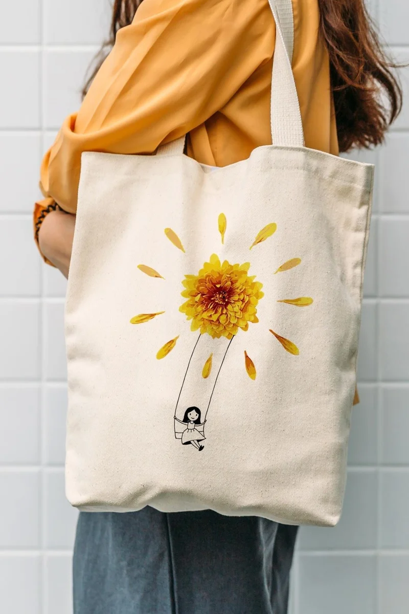 Çınar Bez Çanta Çınar Cloth Bag Girl Swinging in Flowers Printed Canvas Bag