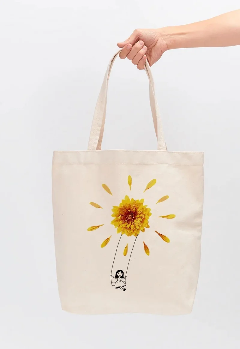 Çınar Bez Çanta Çınar Cloth Bag Girl Swinging in Flowers Printed Canvas Bag