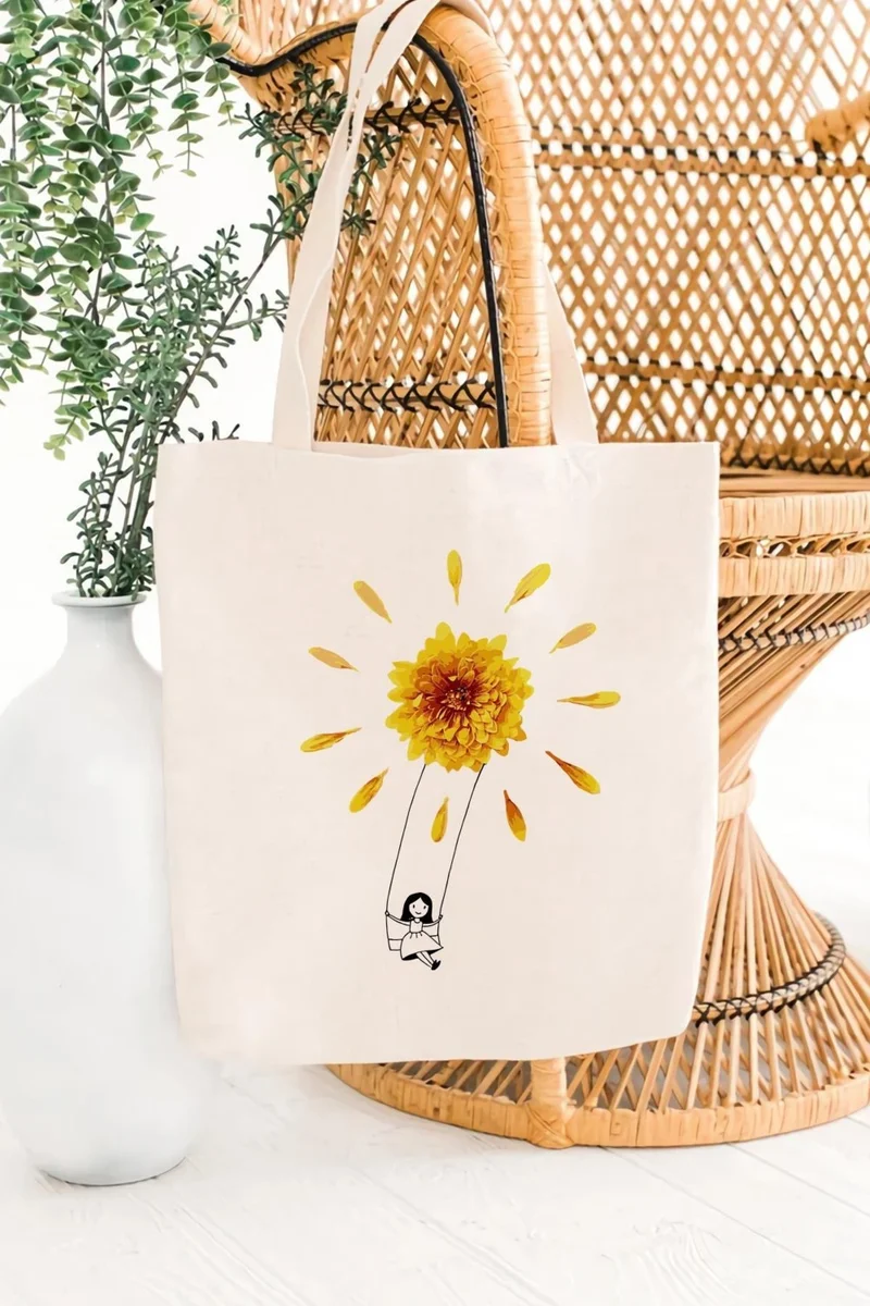 Çınar Bez Çanta Çınar Cloth Bag Girl Swinging in Flowers Printed Canvas Bag