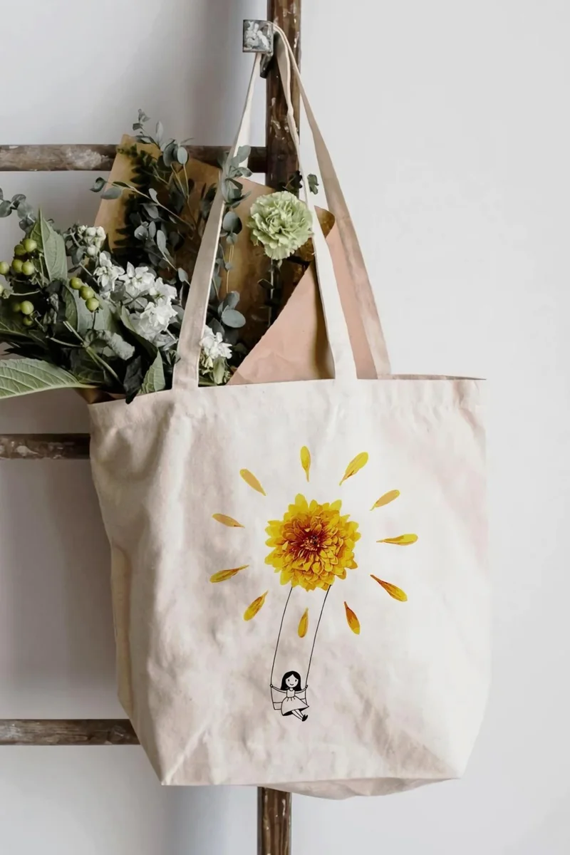 Çınar Bez Çanta Çınar Cloth Bag Girl Swinging in Flowers Printed Canvas Bag