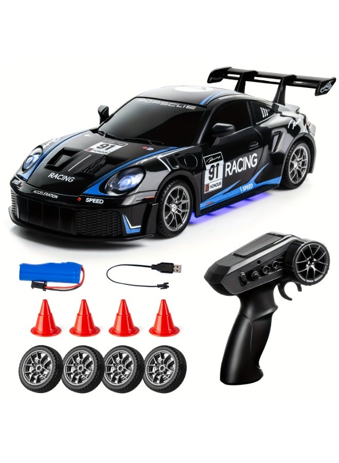 سيارة بورشه RC للانجراف بمقياس 1:24 | سرعة 20 كم/س | جهاز تحكم لاسلكي 2.4GHz | بطارية قابلة لإعادة الشحن عبر USB