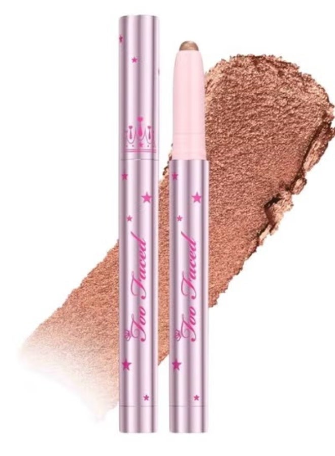 Too FacedCosmetics قلم ظلال العيون كويكي كوين من تو فيسد - سونست سيزل - برونز فاتح لامع 0.05 أونصة / 1.5 جرام - Image 1