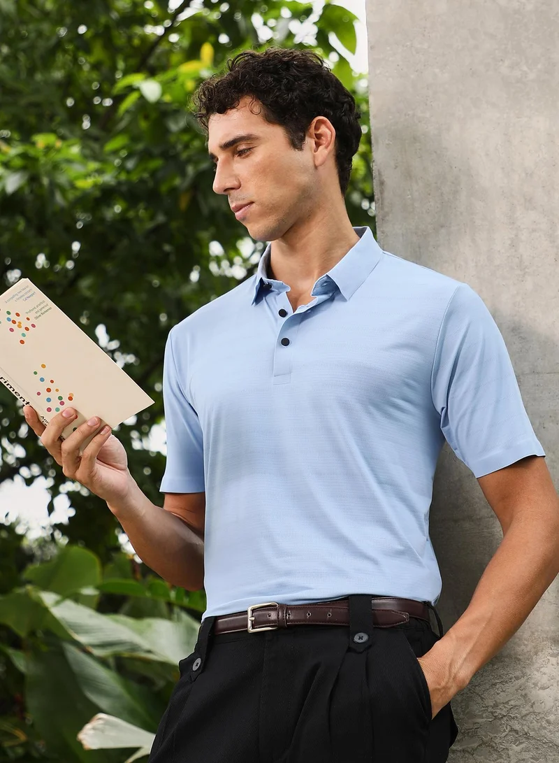 كامبوس سوترا تيشيرت بولو رجالي بنسيج محبوك بتدرج لوني وياقة مدببة وأكمام قصيرة مستقيمة وبدون أزرار للارتداء اليومي والكاجوال بلون أزرق ضبابي