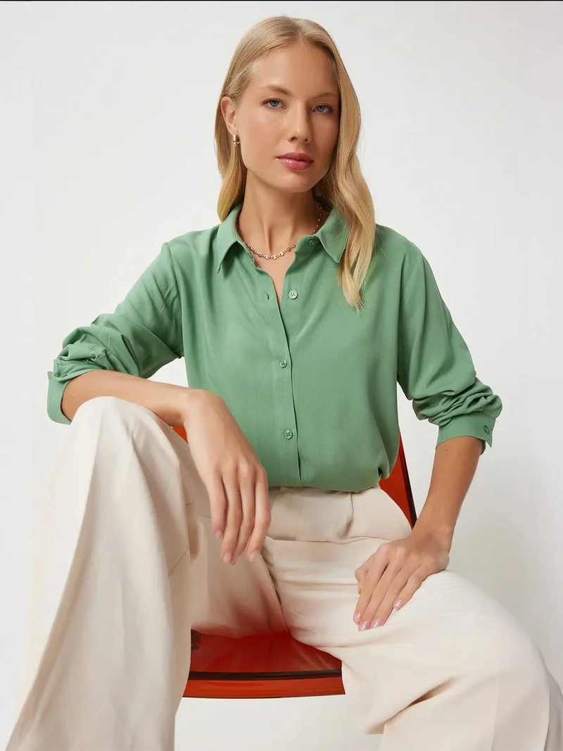 السعادة في إسطنبول ISTANBUL Poplin Button-Up Shirt with Collar