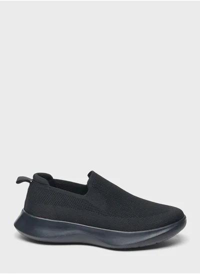 سيليست Essential Low Top Sneakers