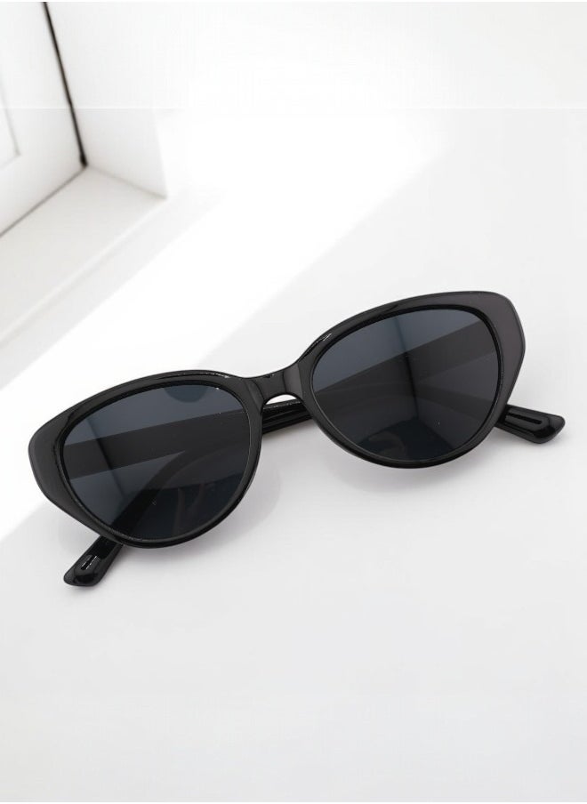 Zence Design Women's Retro Trendy Cat-Eye Sunglasses with UV400 Protection Plastic Frame Black  - Image 2