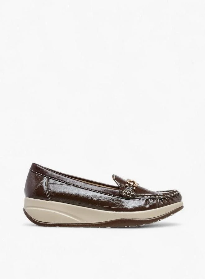 لو كونفورت حذاء لوفر مريح سهل الارتداء بكعب إسفين ولمسة معدنية