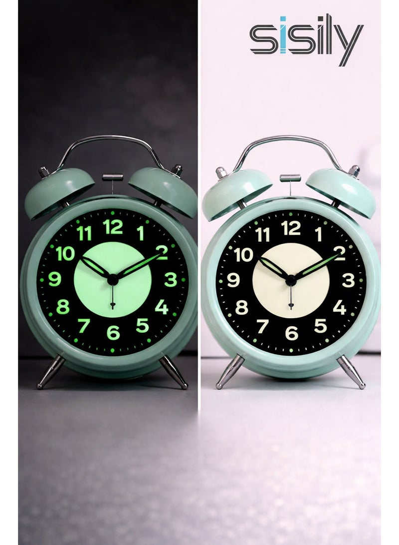 سيسلي ساعة منبه مزدوجة الجرس بصوت عالٍ، مناسبة لمن ينامون نوماً عميقاً. ساعة تناظرية كلاسيكية صامتة بدون صوت تكتكة، مزودة بإضاءة خلفية، سهلة القراءة، تعمل بالبطارية، تُوضع بجانب السرير. - Image 1