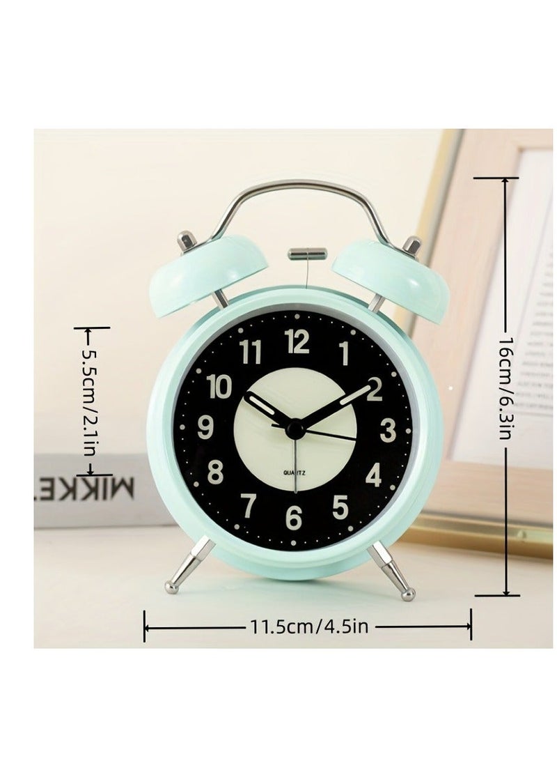 سيسلي ساعة منبه مزدوجة الجرس بصوت عالٍ، مناسبة لمن ينامون نوماً عميقاً. ساعة تناظرية كلاسيكية صامتة بدون صوت تكتكة، مزودة بإضاءة خلفية، سهلة القراءة، تعمل بالبطارية، تُوضع بجانب السرير. - Image 2