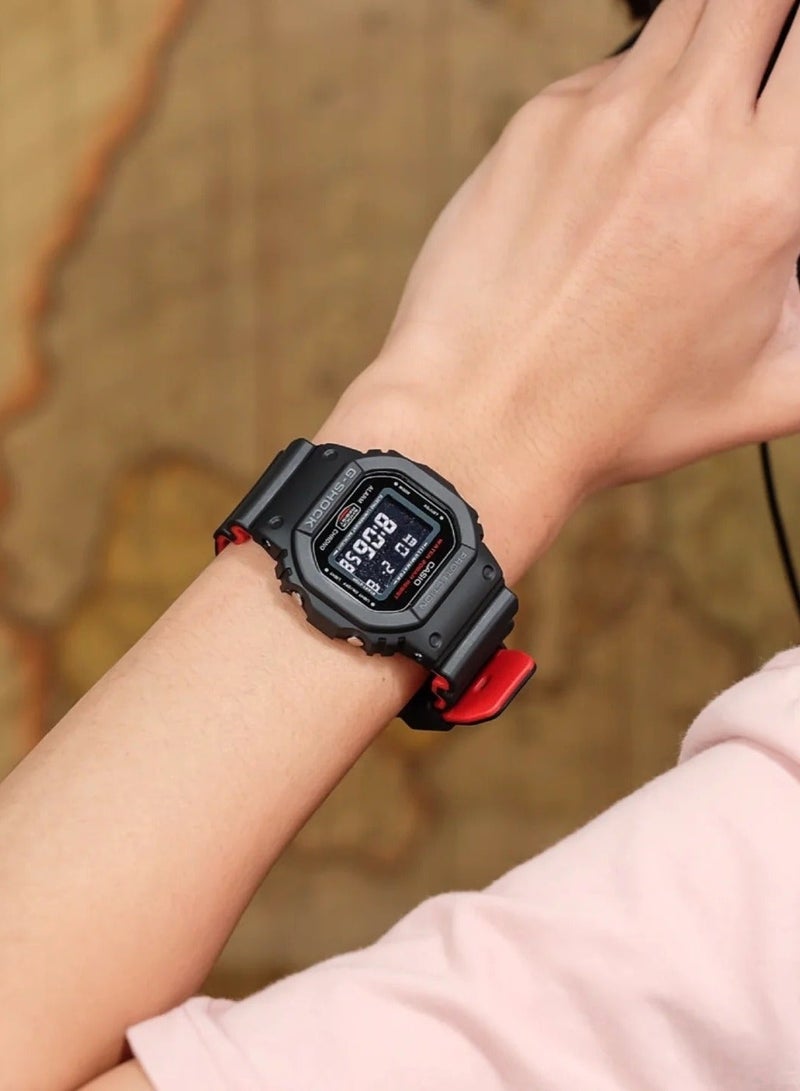 كاسيو ساعة رجالية كاسيو متعددة الاستخدامات وعصرية بمربع صغير G-SHOCK باللونين الأسود والأحمر تصميم مربع كلاسيكي - Image 4