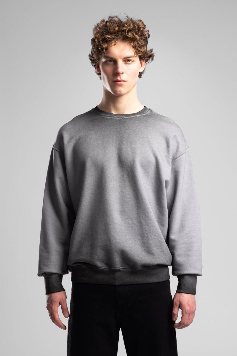 Catch Back Embroidered Detail Spray Washed Sweatshirt - Image 3