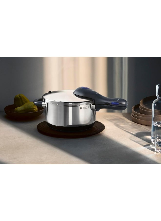 WMF Perfect Plus – Quick Cooker  22 Cm Diameter 4 Litres And A Half With Flame Protection Cromargan Stainless Steel For Induction  - Image 2