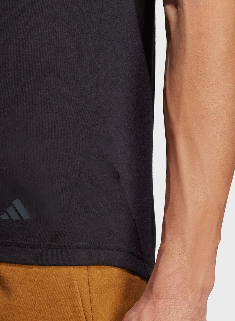 adidas تي شيرت يوغا للتدريب الأساسي