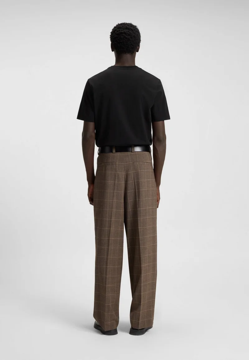 هوجو تيشيرت قطني مطرز بشعار