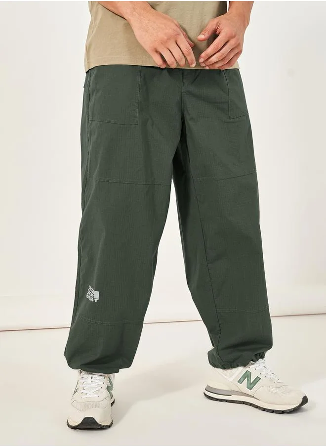 ستايلي Mid Rise Baggy Parachute Fit Pants