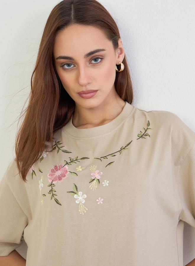 Styli Beige Embroidered Floral Oversized T-Shirt - Image 4