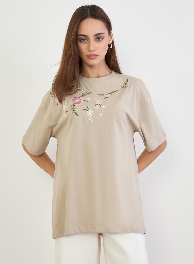 Styli Beige Embroidered Floral Oversized T-Shirt - Image 3