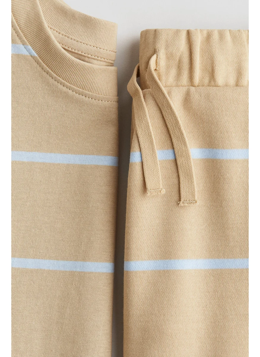اتش اند ام 2-Piece T-Shirt And Shorts Set