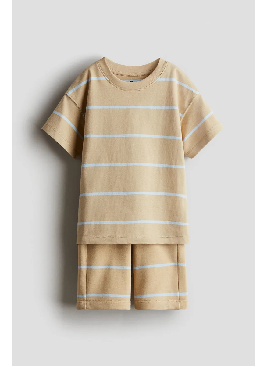 اتش اند ام 2-Piece T-Shirt And Shorts Set