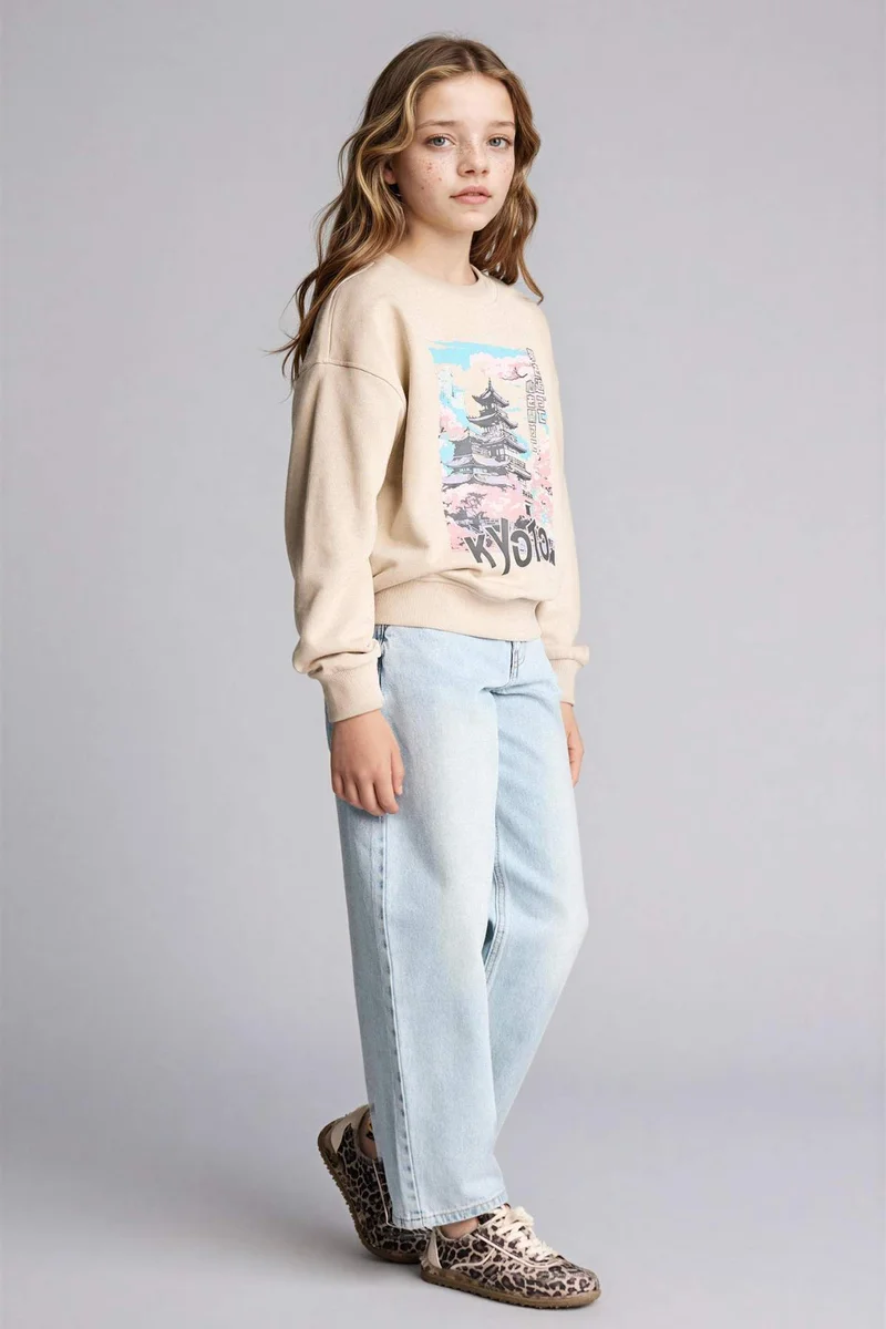 ديفاكتو Girl Relax Fit Crew Neck Printed Sweatshirt