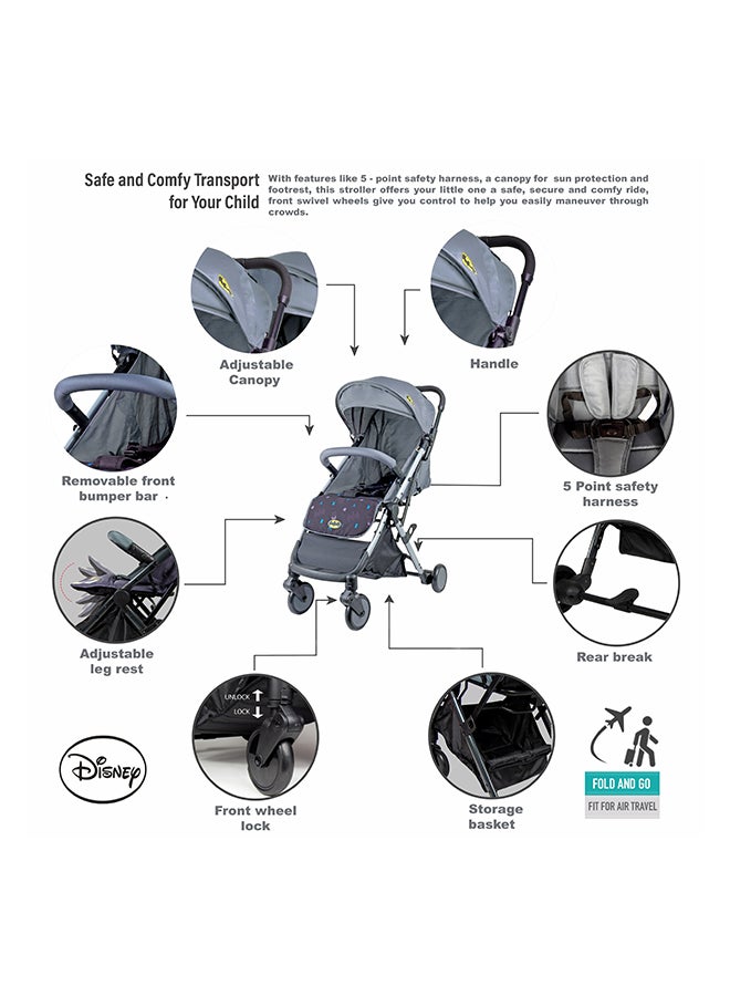 Disney عربة سفر وارنر بروس باتمان للأطفال/الرضع 0-36 شهر، سلة تخزين، واقي قابل للفك، حزام أمان 5 نقاط، تصميم قابل للطي مدمج، رمادي - Image 4