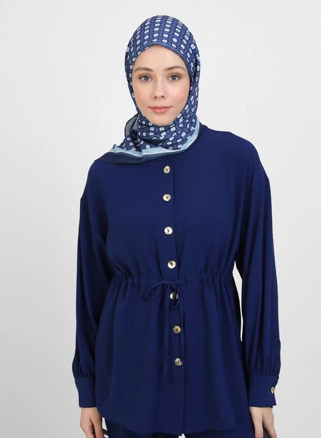 رفقة من مودانيسا رفقة من مودانيسا تونيك أزرق داكن بأزرار وخصر مكشكش مع بنطلون طقم