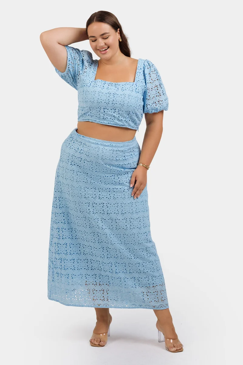 Virgio Embroidered Cotton Schiffli Cropped Plus Size Top for Women