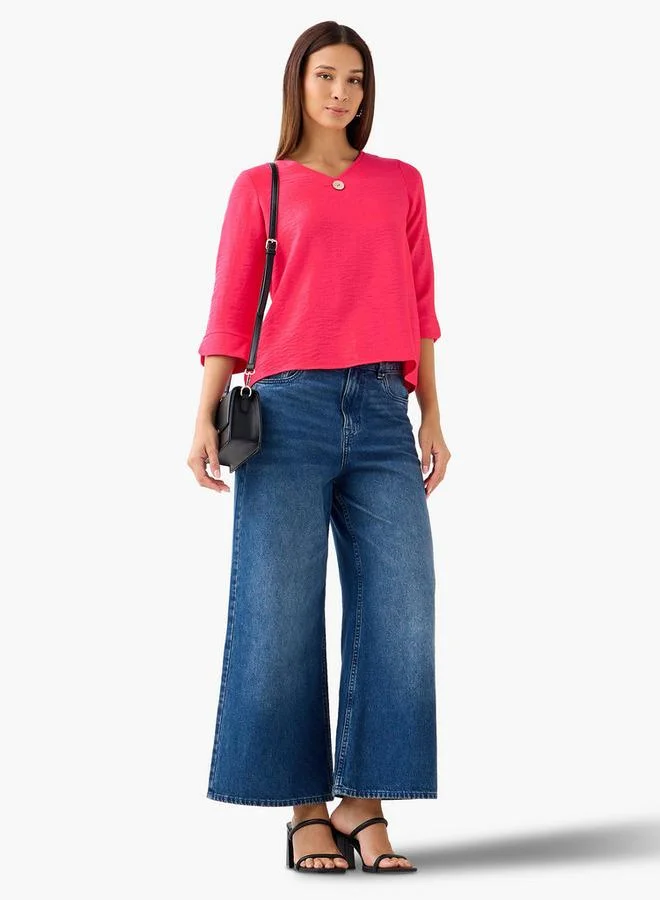 Splash FAV Button Applique Top with V-neck