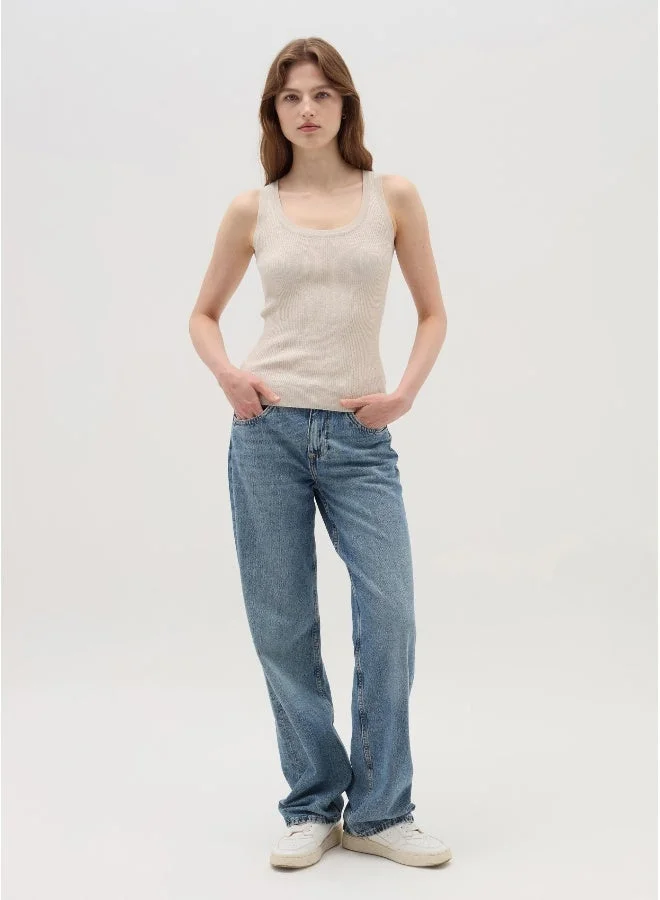 او في اس بلوزة بدون أكمام مضلعة بخيوط لامعة