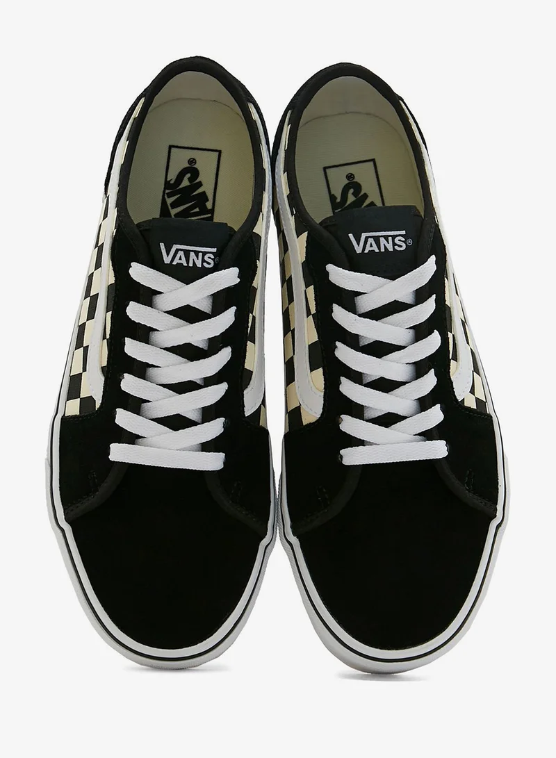 فانز حذاء ام ان فيلمور ديكون