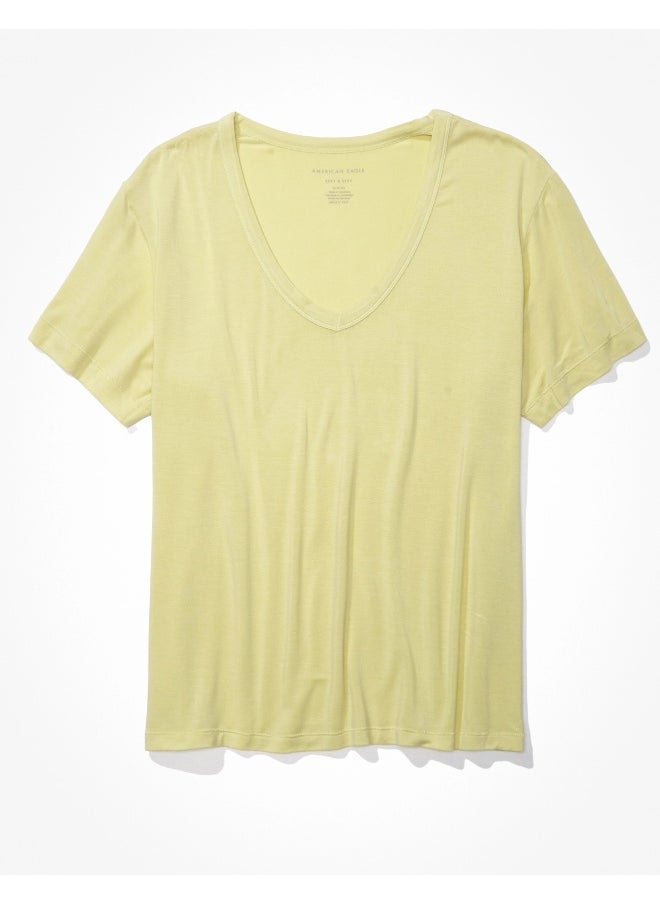 American Eagle - AE تي شيرت ناعم بياقة على شكل حرف V مقاس كبير - Image 1